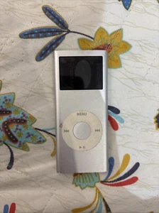 Apple iPod Nano A1199 2nd Generation 2GB Argento Silver N8 - Foto 1 di 4