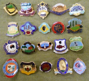#PP.    #10.    LOT OF TWENTY (20)  BOWLING CLUB BADGES  - Picture 1 of 2