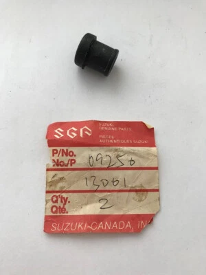 NOS GUARDABARROS TRASERO ENCHUFE SUZUKI 09250-13001 reemplazado por 09250-13004 Foto 1 de 3