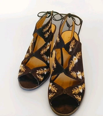 Tacones Qupid Talla 8 Bloque Tirantes Negro Floral Bordado Gamuza L Boho Campesino  Foto 1 de 4