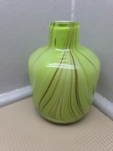 Kunstglasüberfang, in Pistazie, Avocadogrün mit hellbraunem & braunem Wirbel kurze Vase - Bild 1 von 9