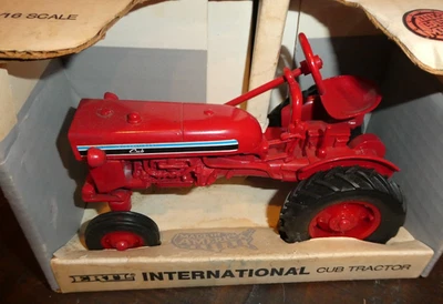 ERTL Case IH Farmall 300 1:16 Die-Cast Tractor - Boxed - NOS - Image 1 of 4