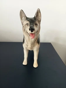 Vintage SYLVAC German Shephard/Alsatian Figurine 5112 stamped Sylvac Ceramics - Picture 1 of 10