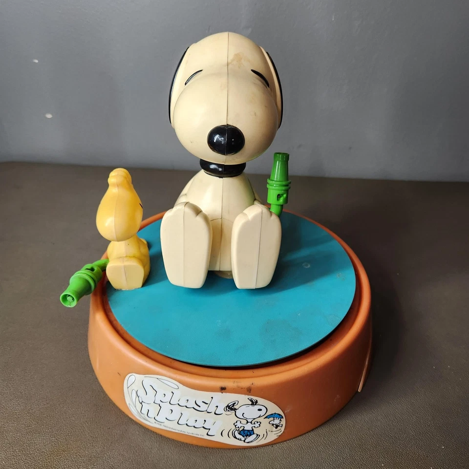 De colección 1982 Hasbro Snoopy Woodstock Splash n Play Rociador Cacahuetes Juguete Exterior Foto 1 de 4