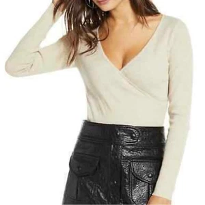 Neu mit Etikett Leith langärmliger Damenpullover gerippt Wickeloptik V-Ausschnitt XS beige haferflockenfarben - Bild 1 von 9
