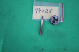Lathe: Tap & Die 1/4" x 26 & brass - Picture 1 of 1