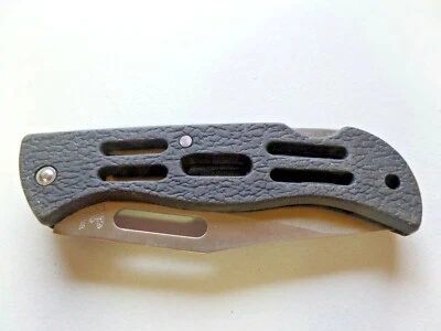 Faca de bolso dobrável Frost Talheres cabo preto 6 3/4" de comprimento - Imagem 1 de 4