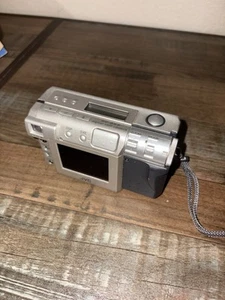 Vintage JVC GC-Qx3U Digital Camera With Case Batteries Charger Software - Picture 1 of 8