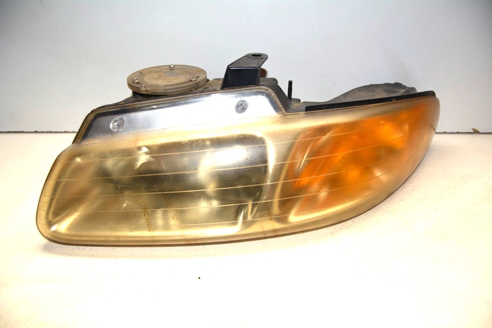 FARO IZQUIERDO DEL LADO DEL CONDUCTOR PLYMOUTH VOYAGER 1996-1999 OEM, 114-01522A Foto 1 de 4