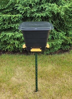 T Post Deer feeder - Image 1 of 4