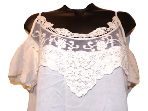 Camicia USATA Rue 21 XS ricamata pizzo accenti bianco avorio spalle aperte R2 - Foto 1 di 6