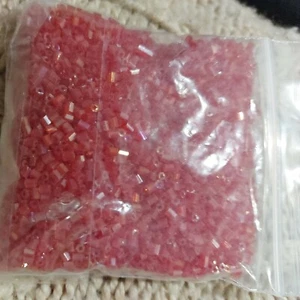 35g pinky red glass Beads .. Crafts Jewellery Making. UK Seller - Picture 1 of 2