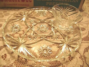 VINTAGE EAPC ANCHOR HOCKING USA 8 PC. GLASS SNACK SET IN BOX - Picture 1 of 6