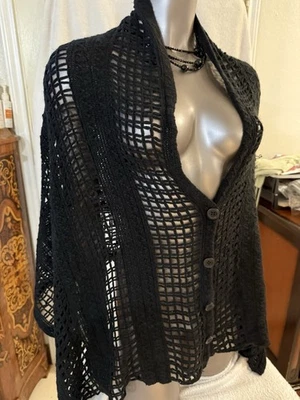 Suéter cárdigan abierto de ganchillo negro talla única sin marca 4 botones Foto 1 de 4