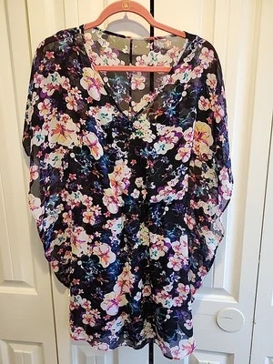 Traje de baño Express XS para mujer concha floral con forro negro  Foto 1 de 4