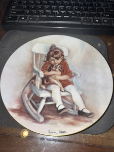 MARIAN CARLSEN " AMY and SNOOPY " 1977 LIMITED EDITION PORCELAIN PLATE (ZZ) - Picture 1 of 2