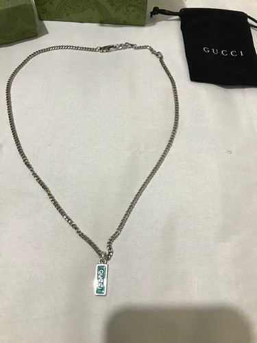 Collana Gucci GG con ciondolo ad incastro tono argento