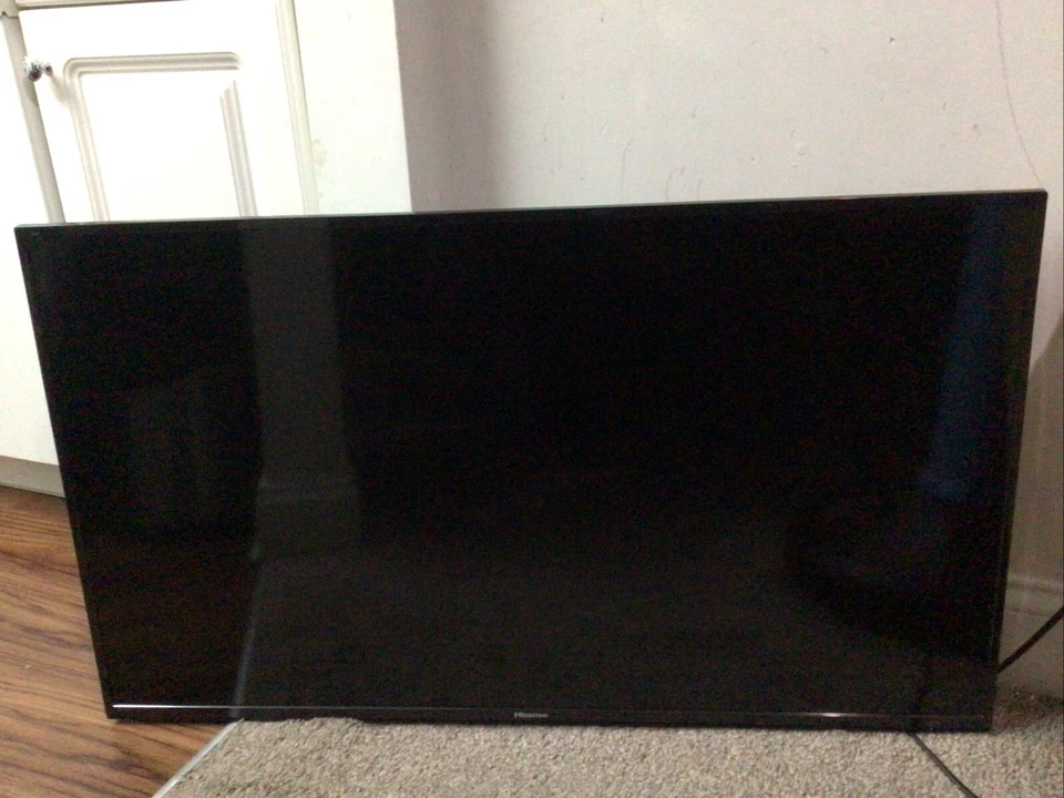 Hisense Class A4 40D5OUS 40'' 1080p FHD LED Smart TV  - Not Powering Up - Image 1 of 4