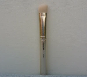 MAC 570SE Gold Angled Large Shadow Brush, Travel Size, Brand New! - Picture 1 of 6