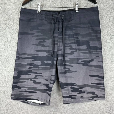 Pantalones cortos de natación Old Navy para hombre 34 grises camuflados con cordón elástico poliéster Foto 1 de 4