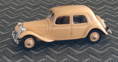 UNIVERSAL HOBBIES CITROËN TRACTION 7S  1/43 ème No CIJ JDR NOREV - Photo 1/4