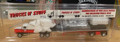 Remolque tractor Royal Trucks N' Stuff 1/87 raro con plataforma plana de 53' con carga Foto 1 de 4