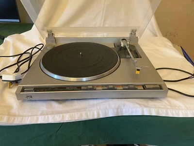 jvc direct drive turntable QL-F320 - Image 1 of 3
