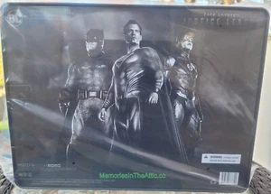 *Read* Mezco One:12 Zack Snyder Justice League 3 Superman Batman Flash Steel Tin - Picture 1 of 15