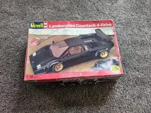 Revell 1/16 Lamborghini Countach kit modellino plastica 4 valvole vintage leggi - Foto 1 di 12