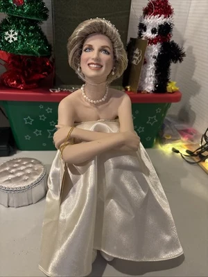 Muñeca de porcelana sentada Franklin Mint princesa Diana rara difícil de encontrar con taburete Foto 1 de 4