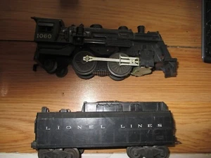 VINTAGE Lionel O GAUGE 2-4-2 Plastic Steam Locomotive &6O26 TENDER~TESTED/RUNS - Picture 1 of 4