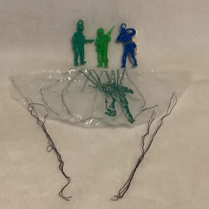 (Lot of 3)Vintage Parachute Men Paratrooper Plastic Toy Soldiers W/ Parachutes - Picture 1 of 10