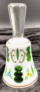 Vintage böhmische Glocke, gefasstes Milchglas auf grün geschliffen, handbemalt, klarer Griff - Bild 1 von 11