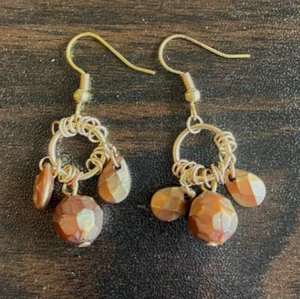 Pretty Dangle Earrings Brown Beads Women's Jewelry NEW - Picture 1 of 3