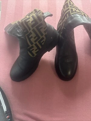 Botas altas FENDI Rockoko para mujer punto Zucca talla 40 ¡¡¡MEJOR PRECIO EN eBAY!!!! Foto 1 de 4
