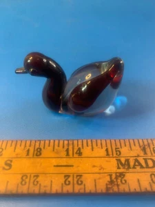 Small Maroon Glass Duck figurine - Picture 1 of 5
