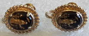 Vintage Costume Fashion Gold Tone Damascene Woman W/Parasol Screw Back Earrings - Bild 1 von 5
