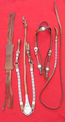 BEAUTIFUL VINTAGE HORSE SET: ENGRAVED SILVER & LEATHER MARTINGALE, BRIDLE, REINS - Image 1 of 4