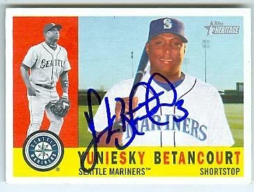 Yuniesky Betancourt autographed baseball card Mariners 2009 Topps Heritage #358 - Image 1 of 1