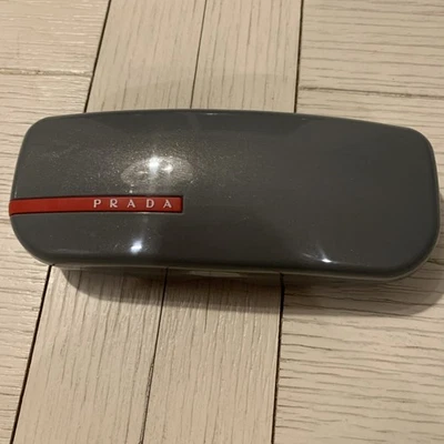 PRADA SPORT GRIS PEQUEÑO AUTÉNTICO GAFAS GAFAS GAFAS DE SOL ESTUCHE PERFECTO ESTADO  Foto 1 de 4