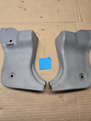 Capucha bootkick puerta inferior derecha e izquierda 94 Geo Metro LSI Foto 1 de 2