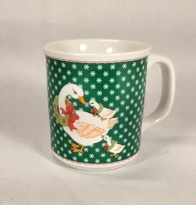 Taza de café vintage Country goose mamá y bebé cinta roja fondo verde - Imagen 1 de 4