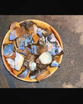 Parcelas de ópalo de roca de 100 gm de Quilpie. Impresionante ópalo de alta calidad. Foto 1 de 4