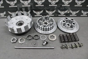 Honda CR125R 1985 OEM embrague completo con placa de presión de cubo de cesta 22100-KA3-760 - Imagen 1 de 17