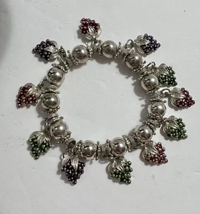 Vntg Green & Purple Grapes Beads Charm Bracelet Silver Tone w/11 Charms Stretch - Picture 1 of 5