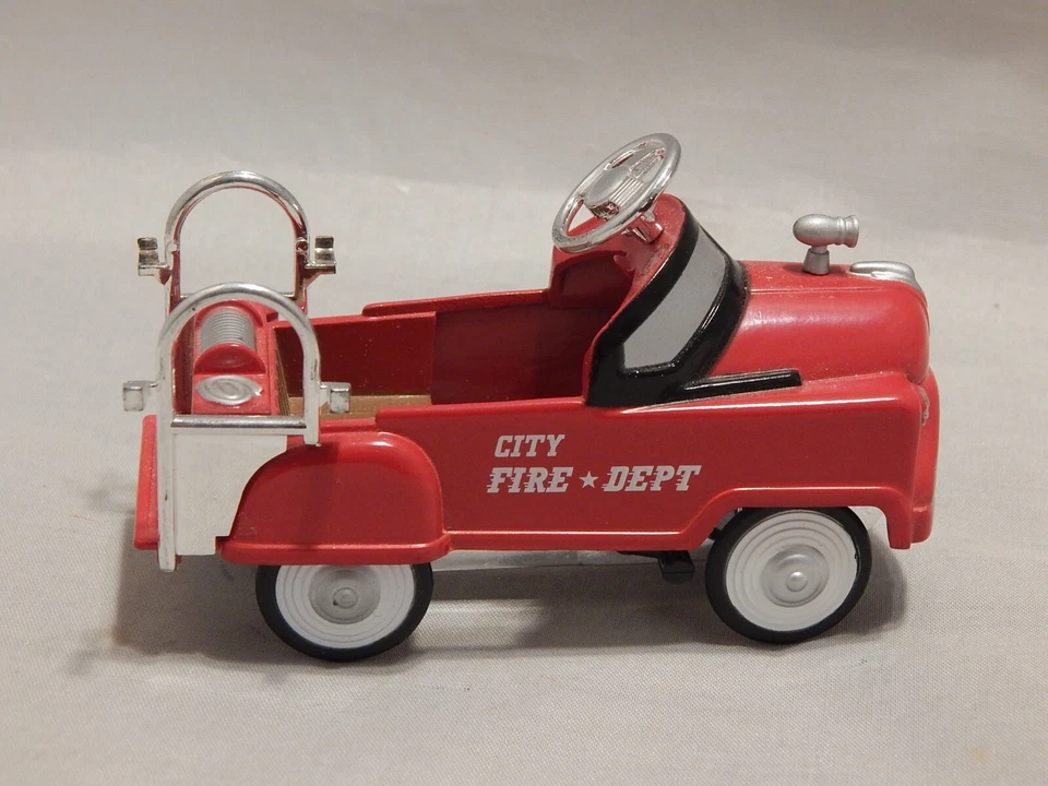 Golden Wheel Die Cast Metal City Fire Dept Truck Pedal Power Car Red Pre-Owned - Image 1 of 4