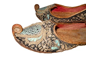 Vtg Handmade Traditional Arabian Mughal Leather Embroidered Curled Toe Slippers - Picture 1 of 7