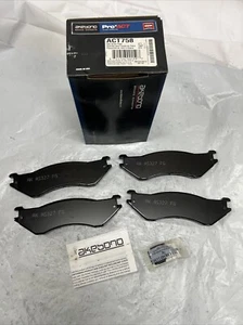 Juego de pastillas de freno de cerámica premium ACT758 Akebono se adapta a: Dodge 1500, furgoneta, OEM 98-02 - Imagen 1 de 5