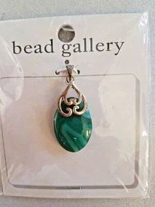 Bead Gallery 90522 Oval PENDANT Banded GREEN AGATE 25X18mm SemiPrecious Stone - Picture 1 of 4