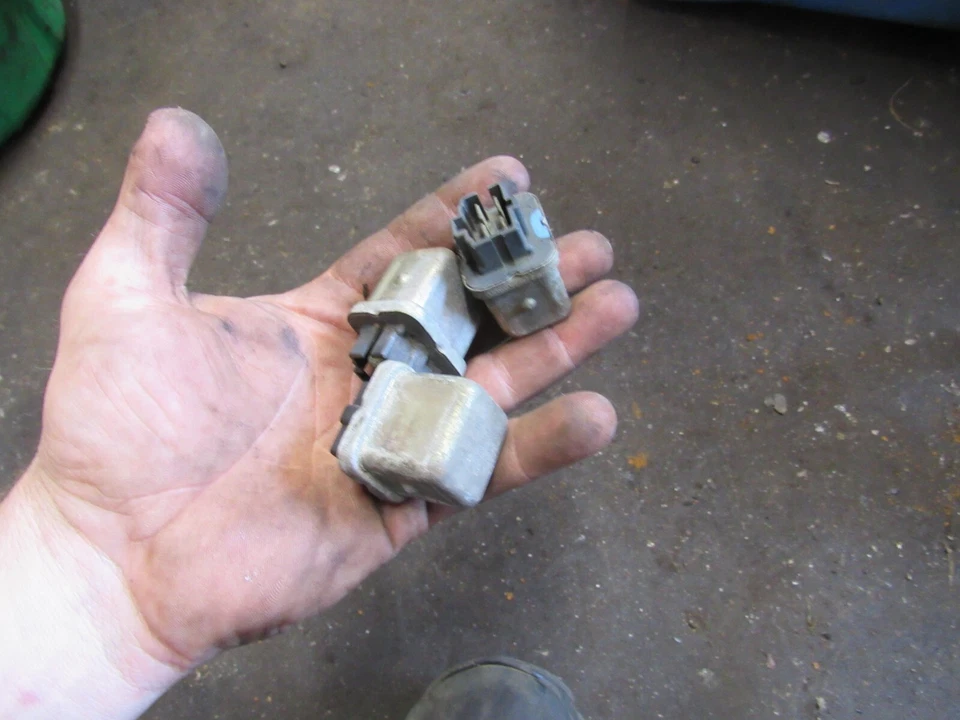 1982 yamaha xz550 vision electric relays 82 - Image 1 of 1